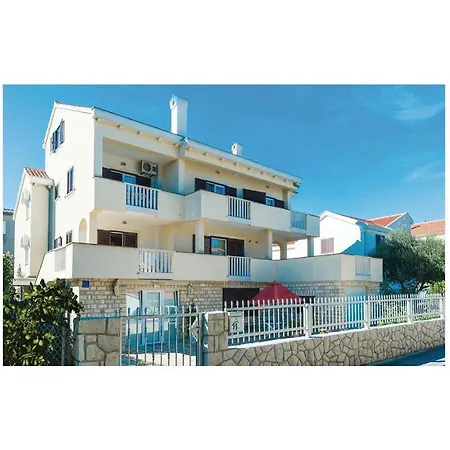 Appartement Nice In W/ 2 Bedrooms *